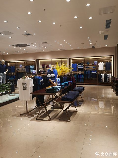 万达广场F3层鞋帽零售推荐 精选品牌与购物攻略