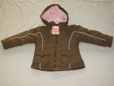 福州荣登贸易 专注品牌儿童风衣与鞋帽零售批发，打造童装服饰一站式采购平台